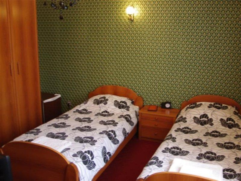 Hotel Adria Prishtine Bagian luar foto