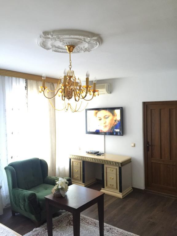 Hotel Adria Prishtine Bagian luar foto