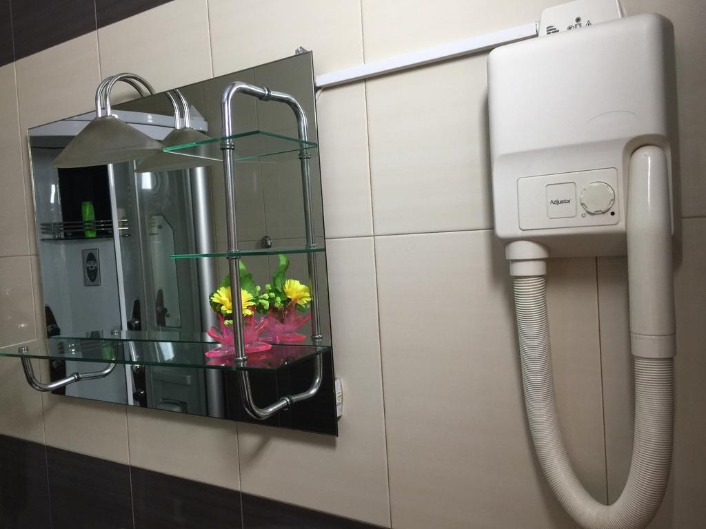 Hotel Adria Prishtine Bagian luar foto