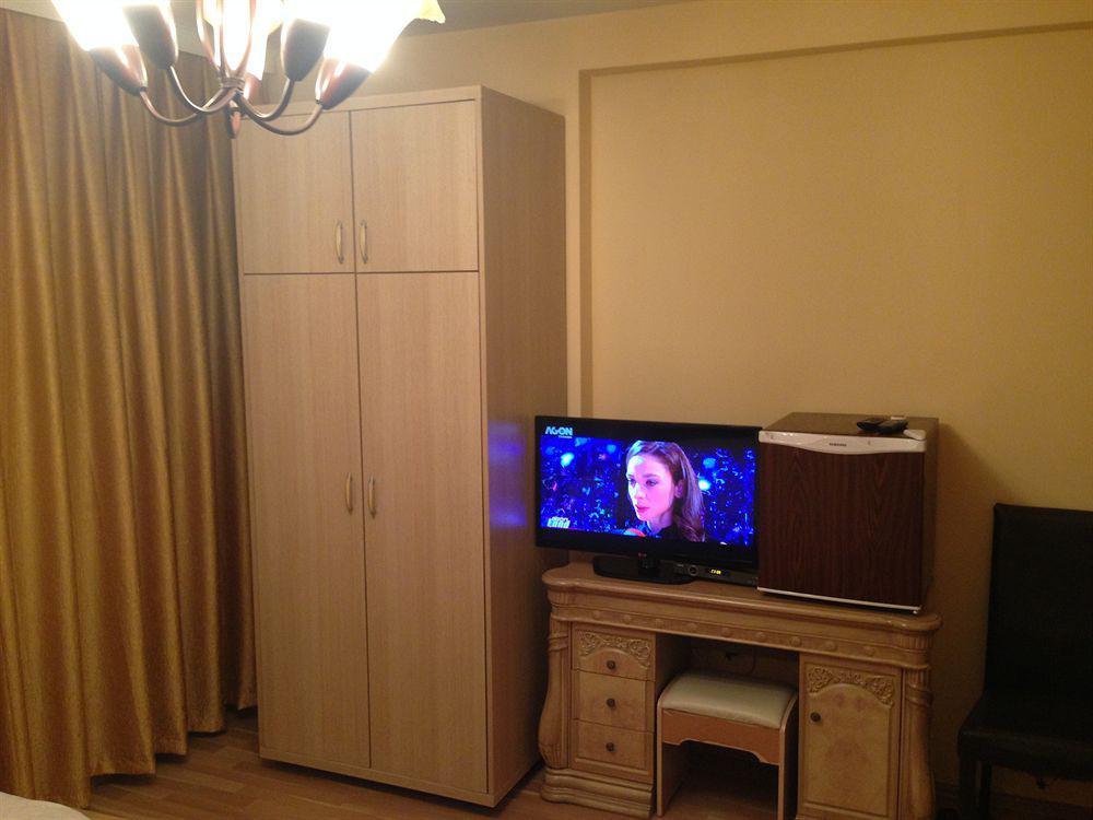 Hotel Adria Prishtine Bagian luar foto