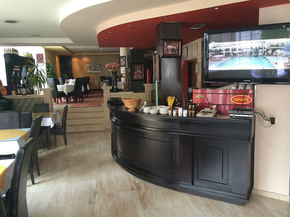 Hotel Adria Prishtine Bagian luar foto