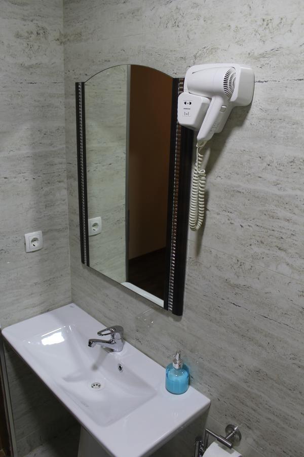 Hotel Adria Prishtine Bagian luar foto