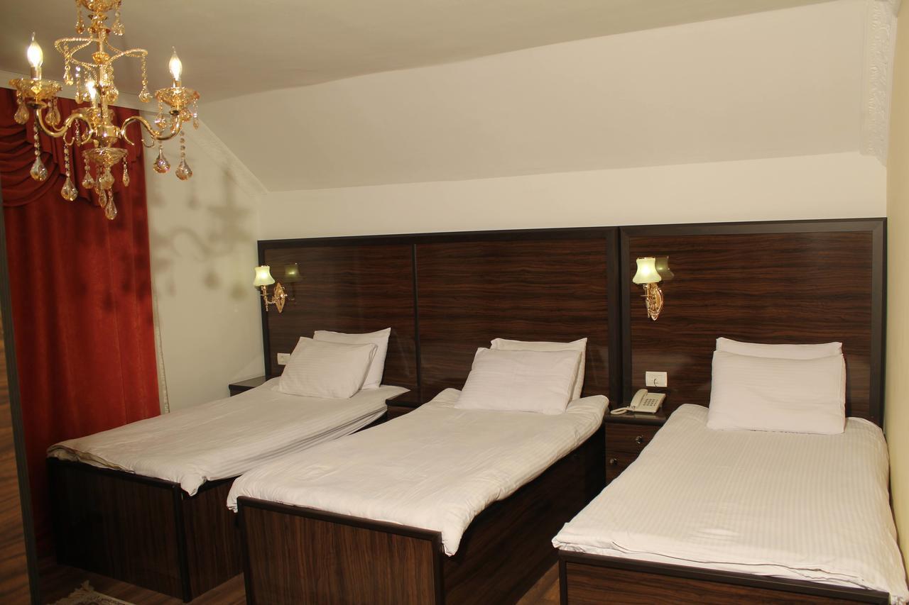 Hotel Adria Prishtine Bagian luar foto