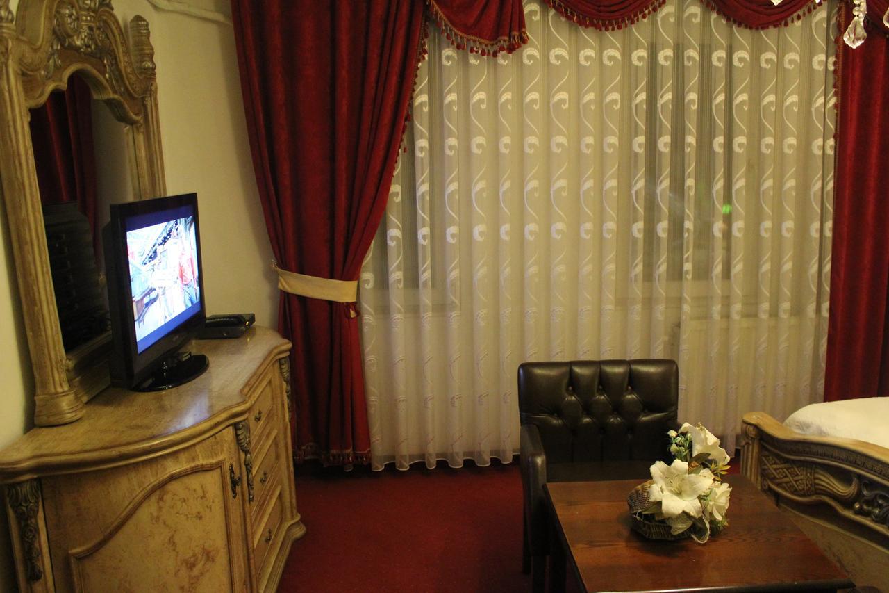 Hotel Adria Prishtine Bagian luar foto