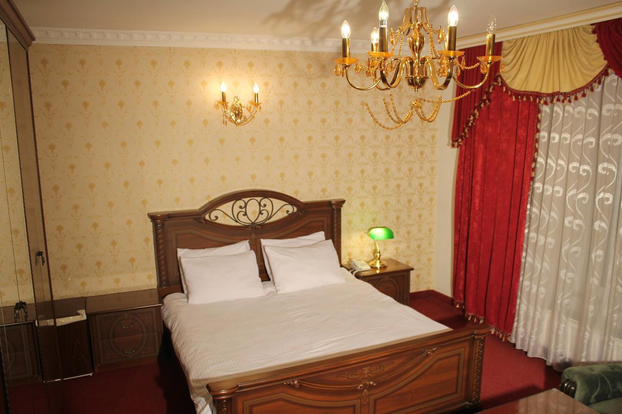 Hotel Adria Prishtine Bagian luar foto