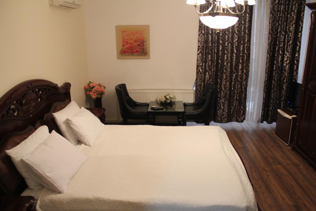 Hotel Adria Prishtine Bagian luar foto