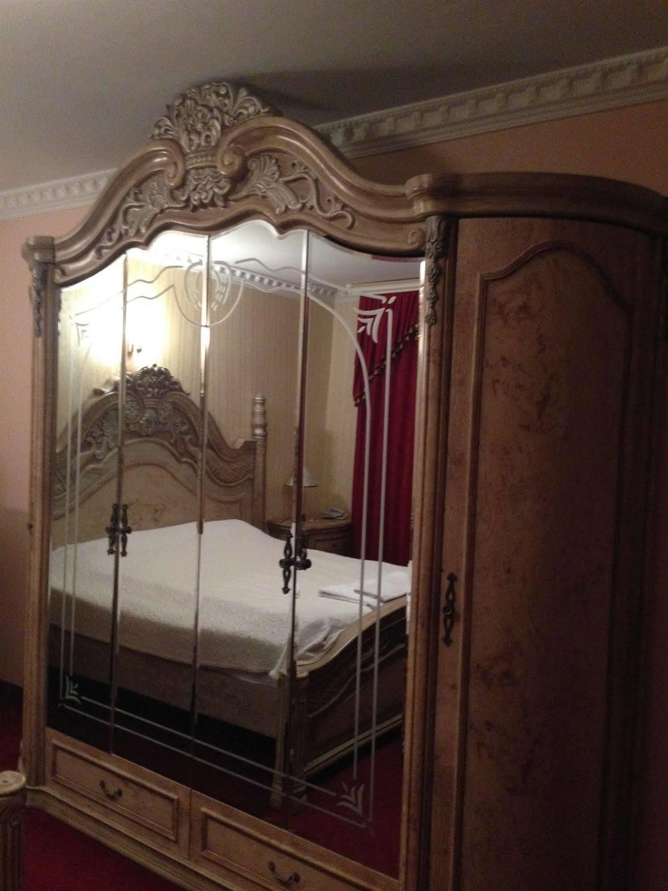 Hotel Adria Prishtine Bagian luar foto