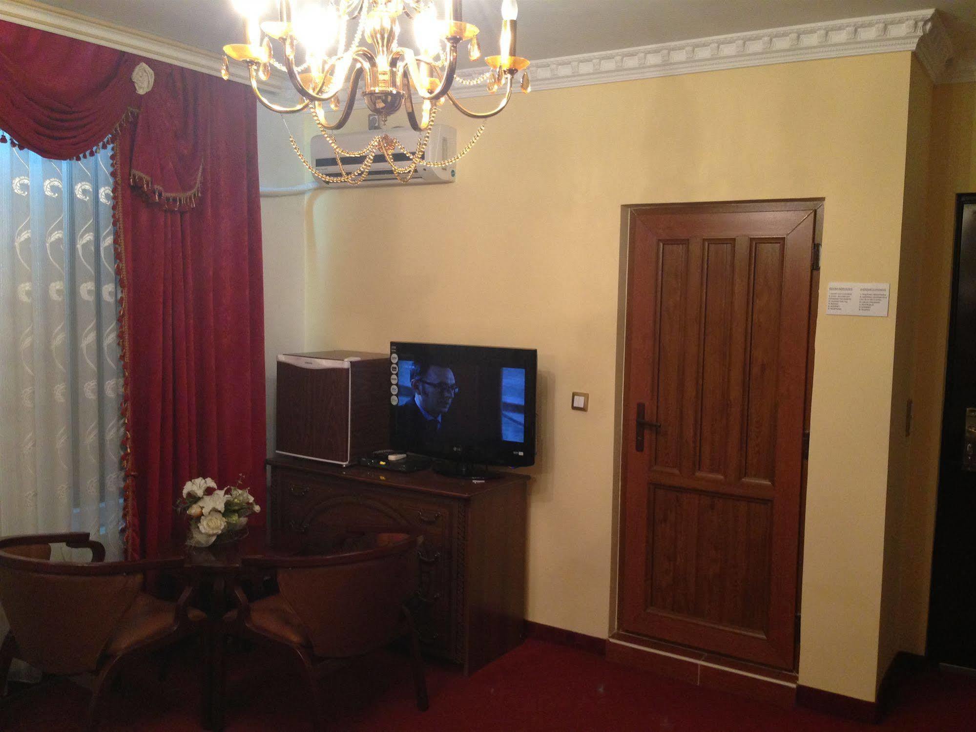 Hotel Adria Prishtine Bagian luar foto