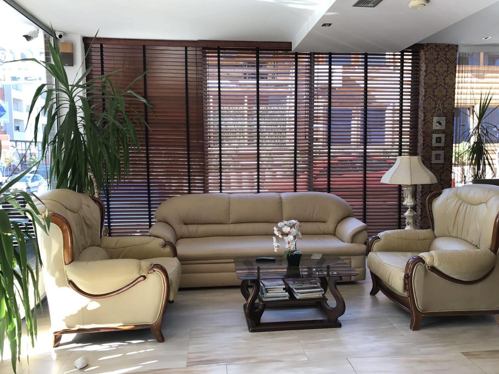 Hotel Adria Prishtine Bagian luar foto