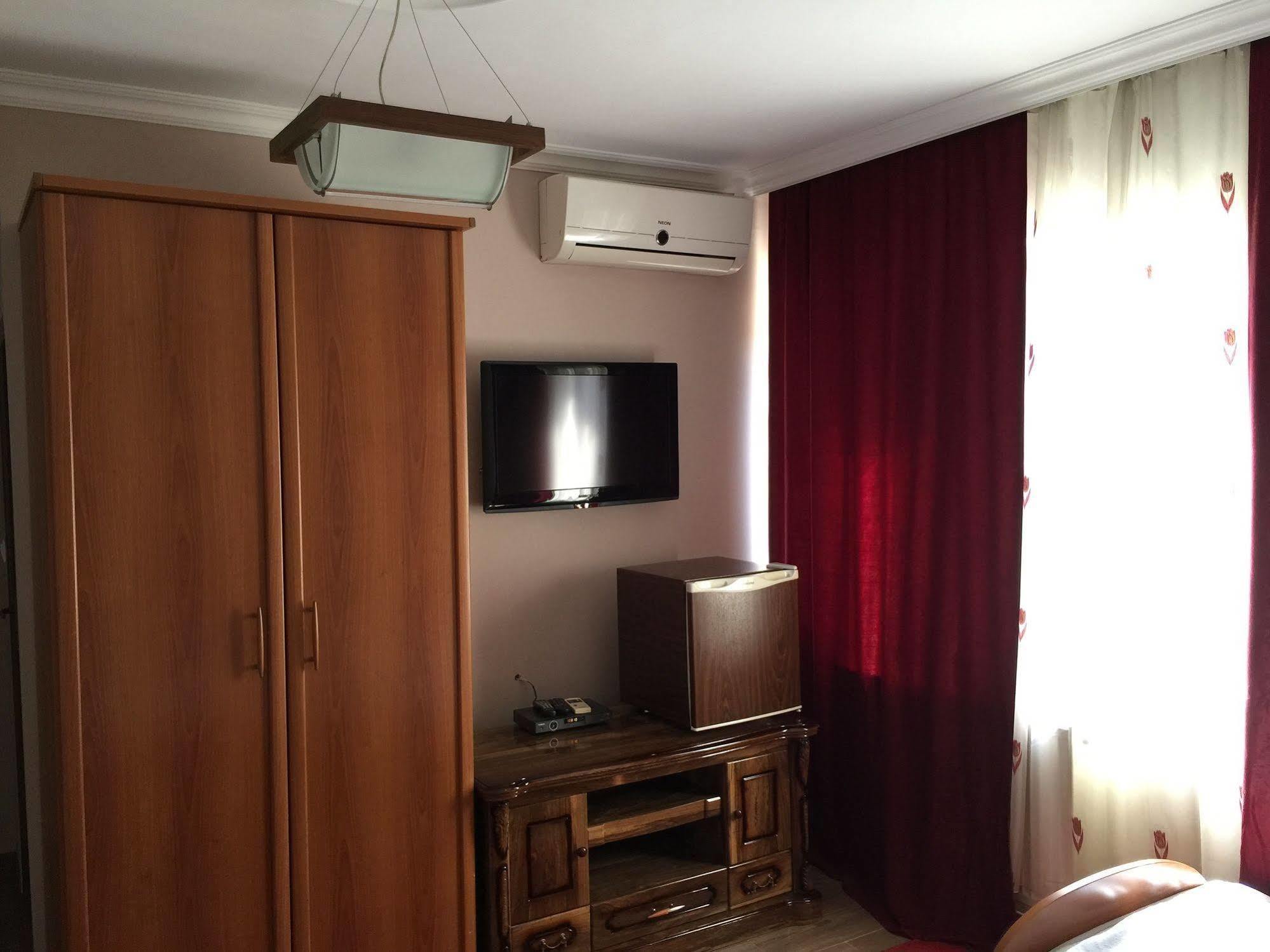 Hotel Adria Prishtine Bagian luar foto