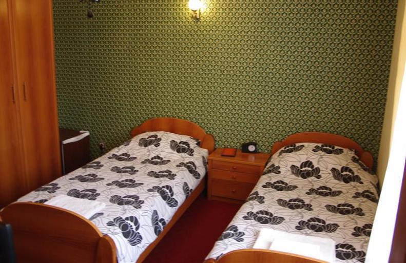 Hotel Adria Prishtine Bagian luar foto