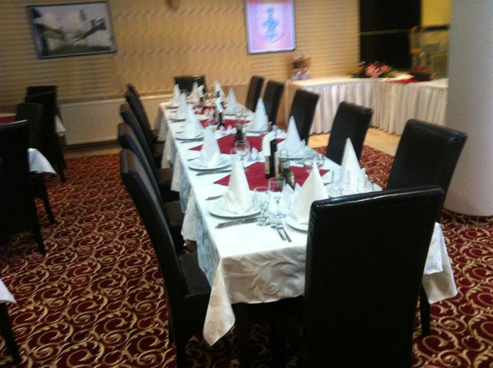 Hotel Adria Prishtine Bagian luar foto